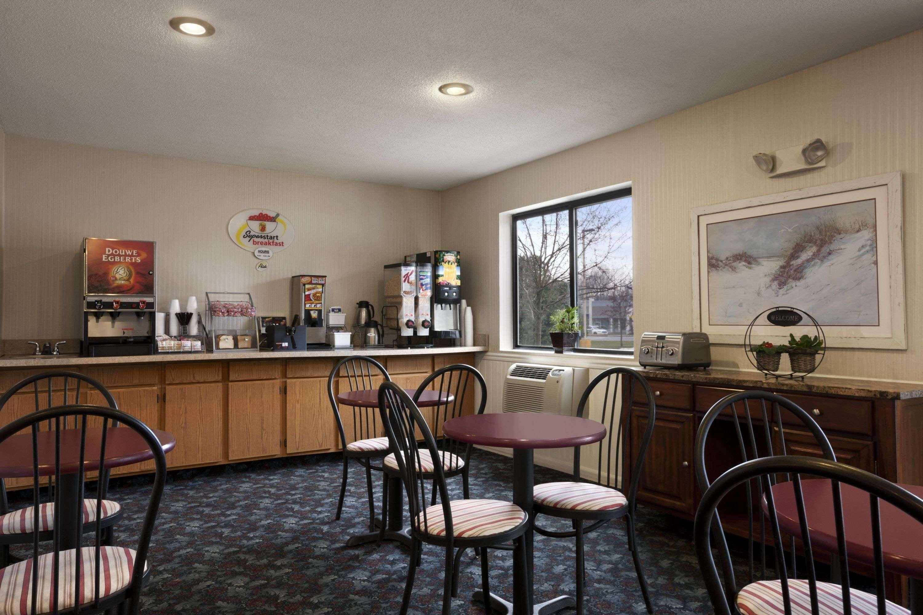 Super 8 By Wyndham Cromwell/Middletown Hotel Buitenkant foto
