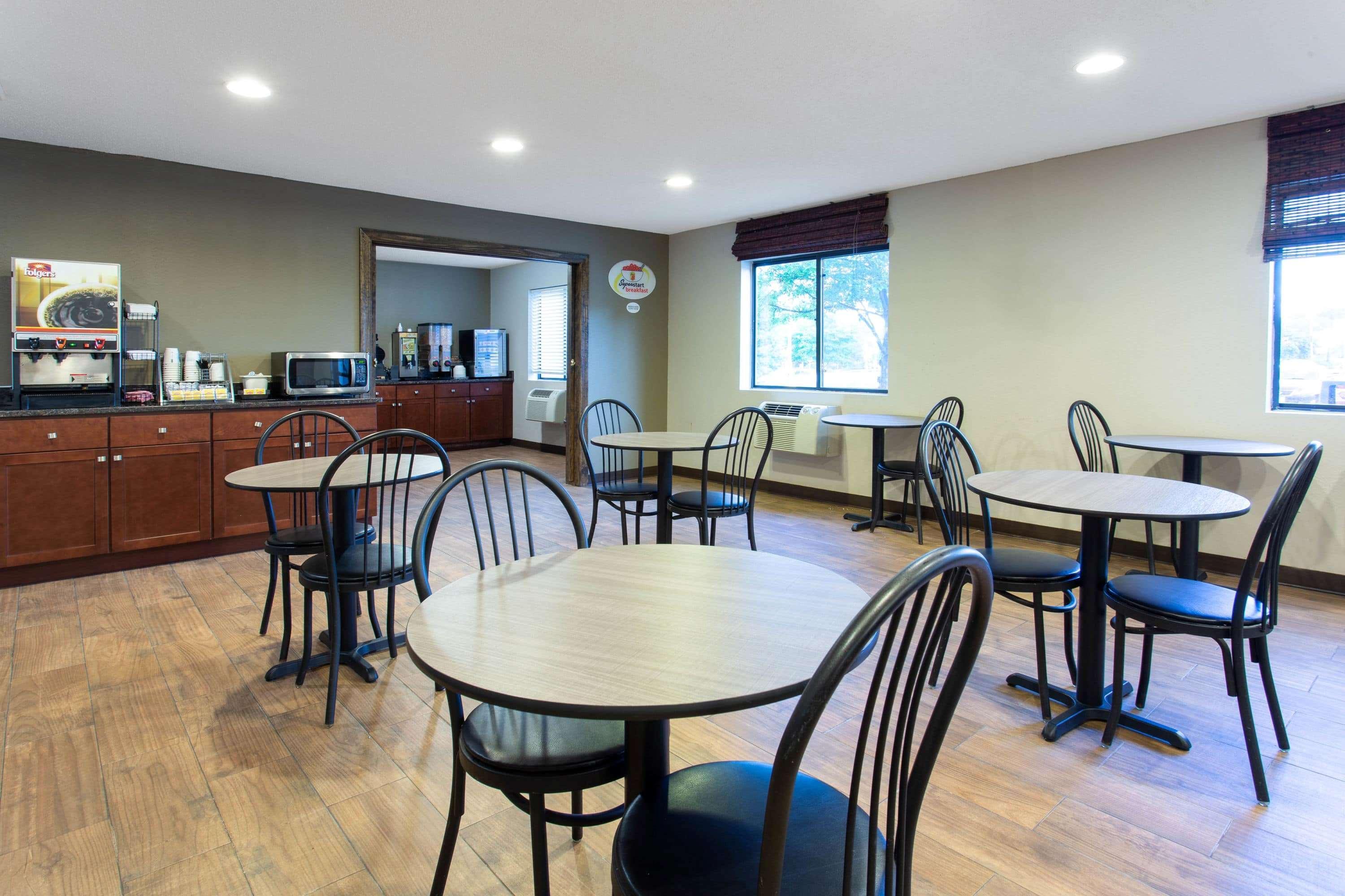 Super 8 By Wyndham Cromwell/Middletown Hotel Buitenkant foto