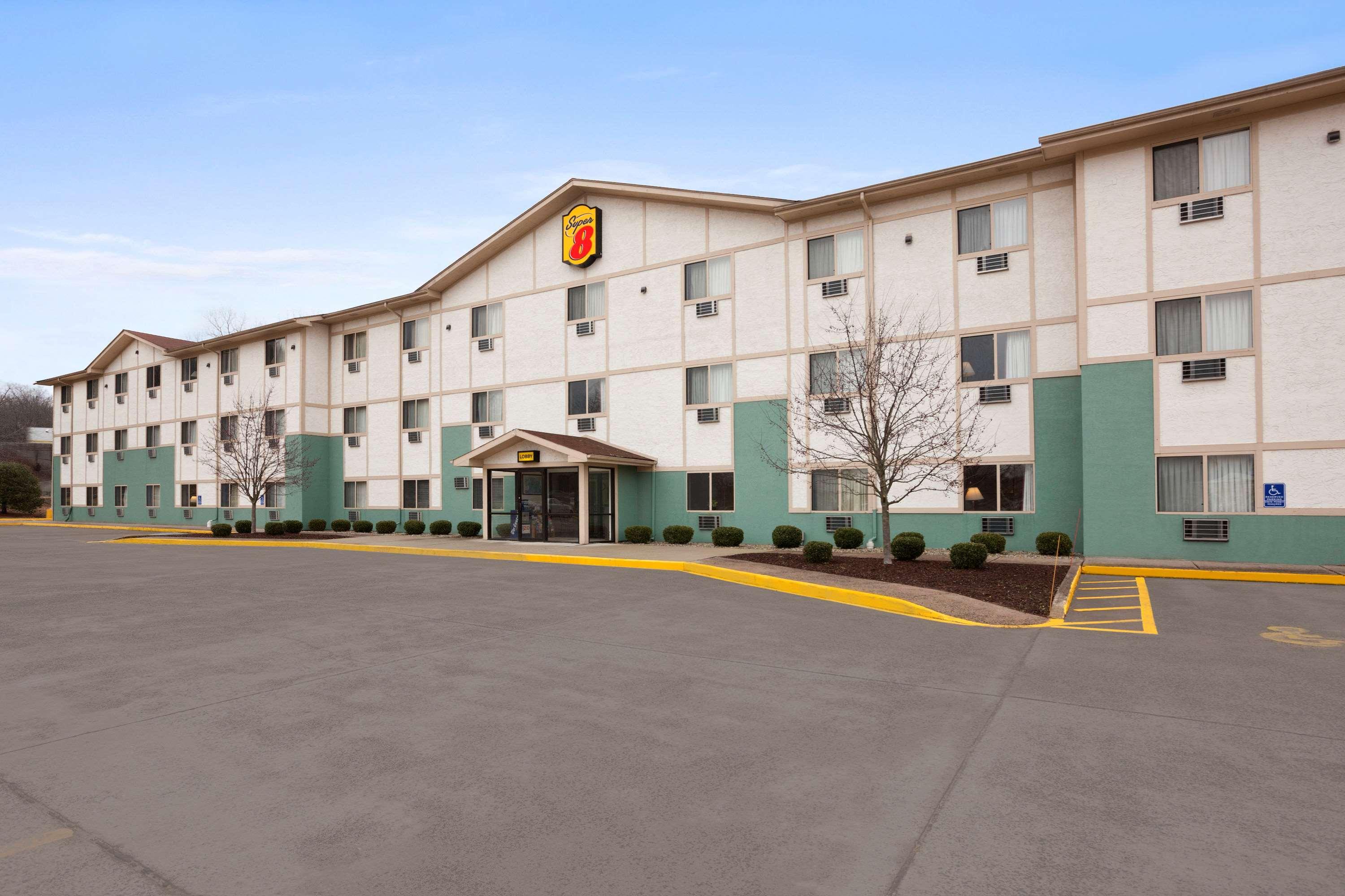 Super 8 By Wyndham Cromwell/Middletown Hotel Buitenkant foto