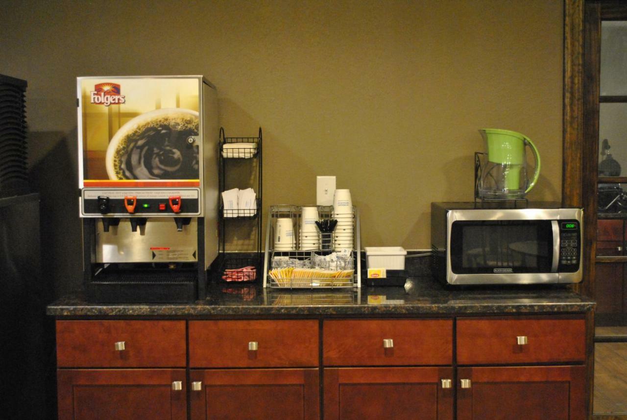 Super 8 By Wyndham Cromwell/Middletown Hotel Buitenkant foto